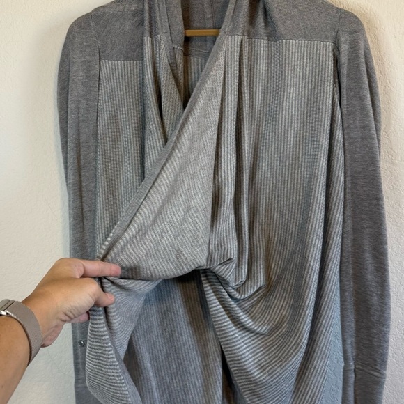 Lululemon Iconic Wrap Heathered Medium Grey Light Grey Mini Stripe Cardigan Top - Picture 6 of 10